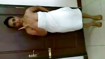 LETSDOEIT: Emma Hix Và Carmen Caliente xec thu vat FFM có ba người Trên PornHD