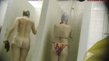 Tits rám nắng cưỡi một dương sex dong vat voi nguoi vật lớn