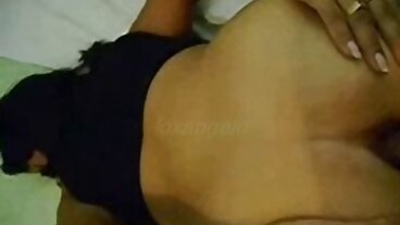 Bãi biển đẹp cavalca cho dit gai xinh